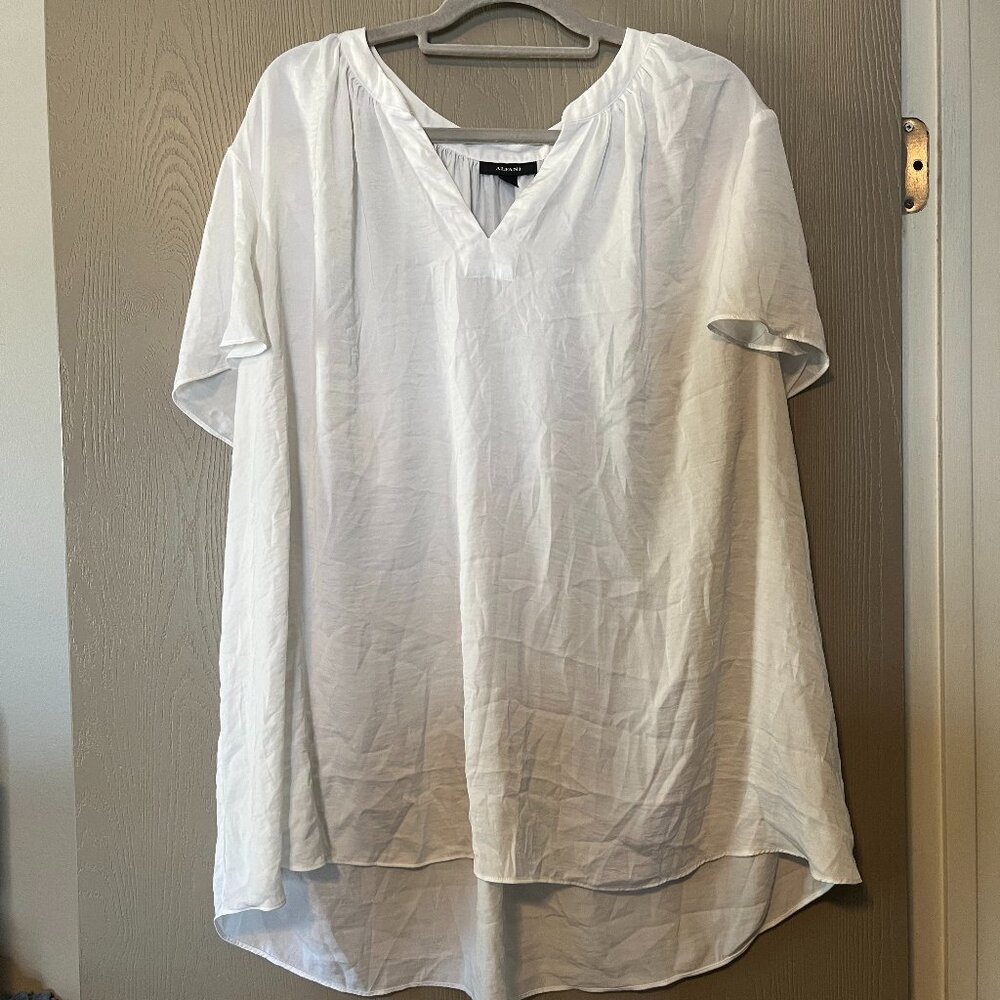Alfani White V-Neck Blouse – Size 4XL (28–30) – Like New